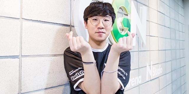 拜仁快速传球移动致对手防线瓦解